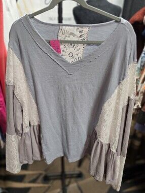 SHEIN Lace-Trim V-Neck Long Sleeve Top in Light Gray